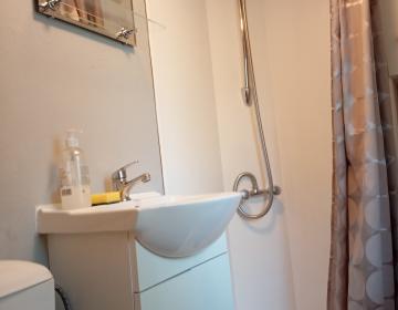 łazienka w domku letniskowym